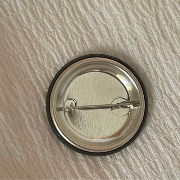 Olivia Rodrigo Guts Gallery Album Pin NYC Pop-Up Exclusive Collectible - Picture 3 of 3